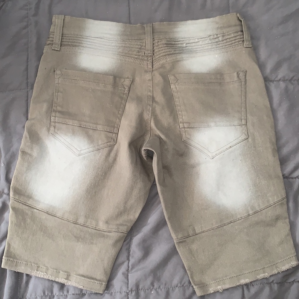 Shorts - Picture 2 of 4